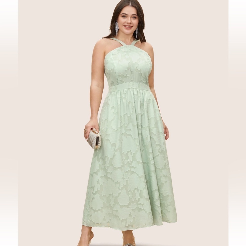 Sleeveless Cross-Neck Lace Maxi Dress in Mint